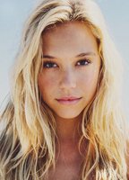 Alexis Ren