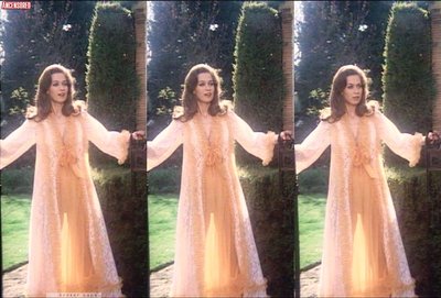 Валери Леон (Valerie Leon)