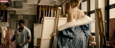 Claire van der Boom