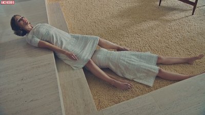 Грустная Келли Данн (Trieste Kelly Dunn)