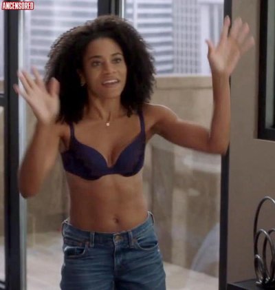 Келли МакКрири (Kelly McCreary)