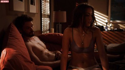 Chloe Bennet