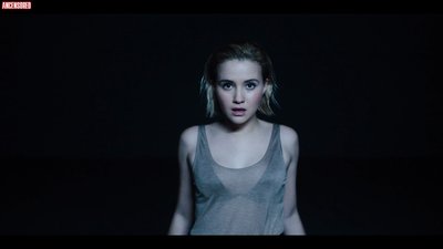 Julia Goldani Telles
