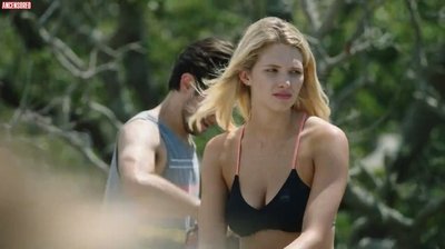 Claudia Lee
