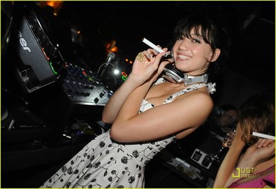 Daisy Lowe