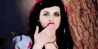 Elizabeth Gillies
