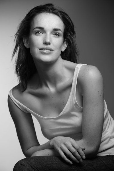 Элизабет Хенстридж (Elizabeth Henstridge)