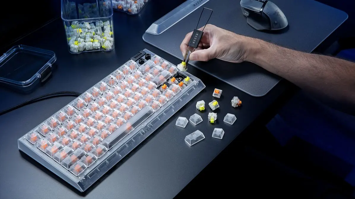 Razer показала линейку прозрачных аксессуаров Phantom White